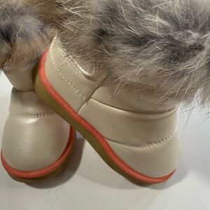 Stylish Cream Boots with Fur and Red Accent
